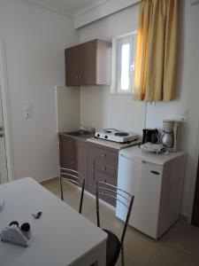 Kuchyň nebo kuchyňský kout v ubytování Fantasia Hotel Apartments