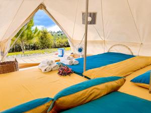 Postel nebo postele na pokoji v ubytování Ki-ss House Coffee and Glamping