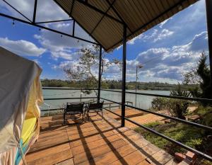 Balkón nebo terasa v ubytování Ki-ss House Coffee and Glamping