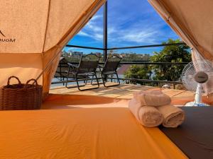 Balkón nebo terasa v ubytování Ki-ss House Coffee and Glamping