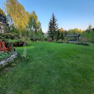 Taman di luar Apartament nad Jeziorem