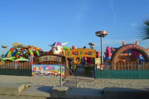a playground with a water park with a roller coaster at Superbe T2 tout confort 3 étoiles, entièrement renové avec piscine, parking, clim, wifi, Netflix in La Grande-Motte