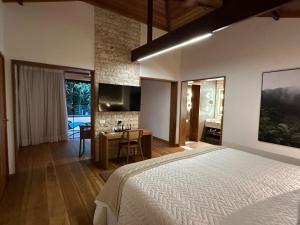 Cama ou camas em um quarto em Eco Resort Hotel Villa São Romão mais 37 fotos