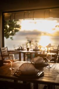Fotografie z fotogalerie ubytování The Maverick Surf & Dive Boutique Hotel v destinaci Laamu Atoll