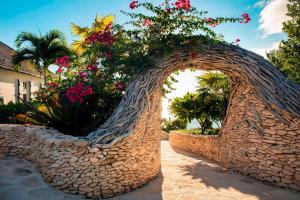 a sculpture of an arch with flowers in it at French Leave Resort, Autograph Collection in Governorʼs Harbour