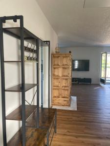 a room with a glass shelf with wine bottles at Landhaus Eifelliebe in Wallersheim