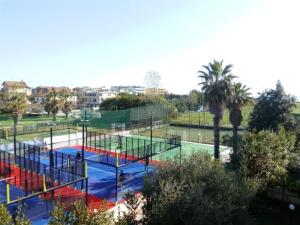 Εγκαταστάσεις για τένις ή/και σκουός στο Appartamenti Della Rosa Seaside Abruzzo ή εκεί κοντά