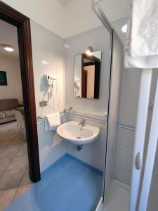 Ένα μπάνιο στο Appartamenti Della Rosa Seaside Abruzzo +21 φωτογραφίες