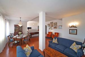 Χώρος καθιστικού στο Villa Collina Del Sole 12 Pax by VILLASRETREATS