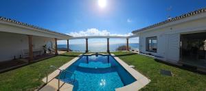 Πισίνα στο ή κοντά στο Villa La Dorada +47 φωτογραφίες