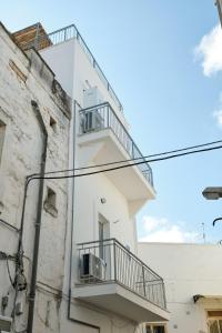 En balkon eller terrasse på Dimora Bonasforza luxury accomodation