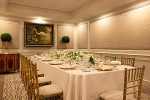 a dining room with a long table and chairs at Market Pavilion Hotel in Charleston