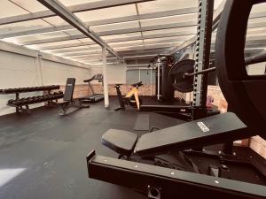 Fitness centrum a/nebo fitness zařízení v ubytování Hotel Lafayette