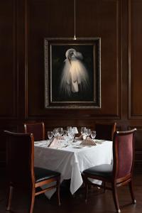 a dining room with a table with a white table cloth at Market Pavilion Hotel in Charleston
