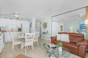 Galería fotográfica de Welcome to Oceans Twelve - Ocean View and Steps to the Beach - Roelens en Fort Myers Beach 17 fotos más