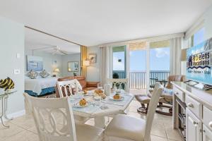 Galería fotográfica de Welcome to Oceans Twelve - Ocean View and Steps to the Beach - Roelens en Fort Myers Beach
