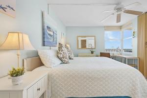 Galería fotográfica de Welcome to Oceans Twelve - Ocean View and Steps to the Beach - Roelens en Fort Myers Beach