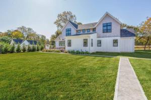 Zahrada ubytování Sandpoint by Rove Travel Modern 5BR Family Home with Pool