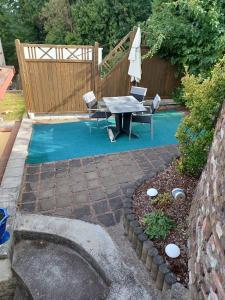 Bazén v ubytování Ferienwohnung Gartenblick nebo v jeho okolí