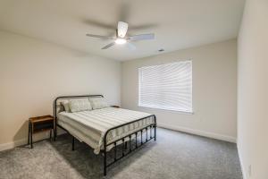 Ένα ή περισσότερα κρεβάτια σε δωμάτιο στο 8 Mi to Bethany Beach Delaware Family Home