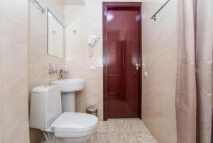 Koupelna v ubytování Hotel Care Inn + 28 fotografií