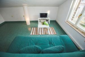 TV a/nebo společenská místnost v ubytování Apartments Renata