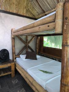 a bedroom with two bunk beds and a window at Ave de Montaña Cabañas in El Zaino +99 photos