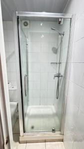 Phòng tắm tại Earl's Court Rooms +22 ảnh
