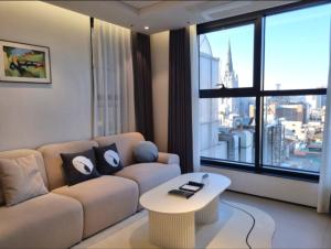 Posezení v ubytování HOTEL THE DESIGNERS LYJ SUITE YEOKSAM