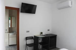 Μια τηλεόραση ή/και κέντρο ψυχαγωγίας στο Habitación Aponiente