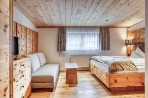Posteľ alebo postele v izbe v ubytovaní Hotel Alpenstolz