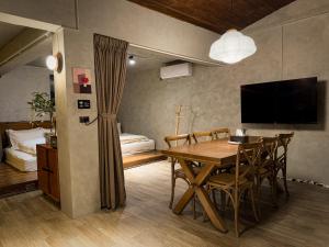 Sjónvarps- og/eða afþreyingartæki á 九份杉嶼民宿 Jiufen Cedar Lodge