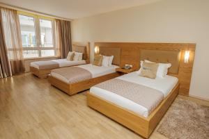 Postel nebo postele na pokoji v ubytování Sky Hotel Tirana