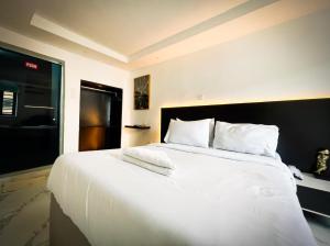 Postel nebo postele na pokoji v ubytování Luxe Apartments Surulere