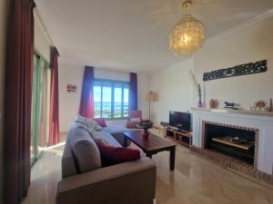 Posezení v ubytování Apartamento Golf de Lujo en Alcaidesa Vista al Mar