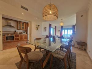 Kuchyň nebo kuchyňský kout v ubytování Apartamento Golf de Lujo en Alcaidesa Vista al Mar