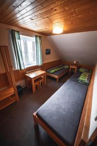 Postel nebo postele na pokoji v ubytování Chata Skalka