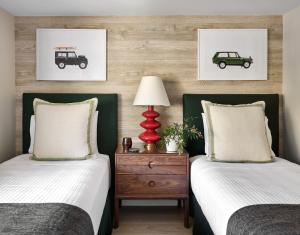 a bedroom with two beds and a table with a lamp at Lux Ski-In Mt View Core 2 Bd2Ba in Aspen