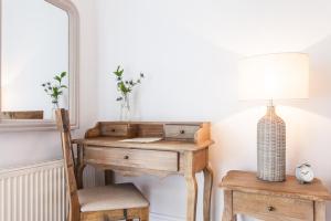 a desk with a lamp and a chair in a room at Primrose House St. Ives in St Ives