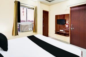 Телевизор и/или развлекательный центр в Hotel O Nova Resorts & Luxury Farm