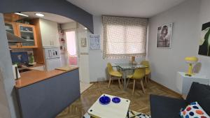 a small kitchen and dining room with a table at COQUETO in Zamora