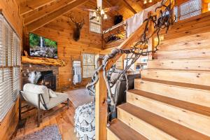 Imagen de la galería de Above and Beyond, Cabin with Massive Views Near Helen, en Cleveland