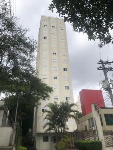 a tall white building with trees in front of it at Rua Dr Diogo de Faria 671 - apto 132 in São Paulo