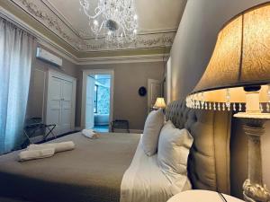 A bed or beds in a room at Acquadellarte B&B