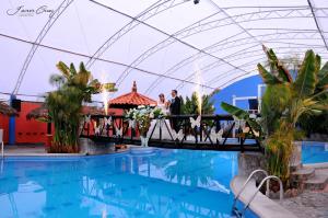 Hồ bơi trong/gần Hosteria El Surillal