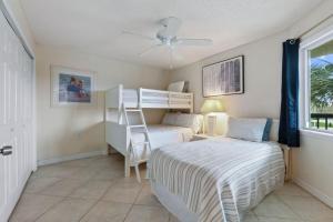 Ένα ή περισσότερα κρεβάτια σε δωμάτιο στο Ocean Village Club O31 +28 φωτογραφίες