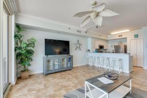 Gallery image of Shores of Panama 602 2 BR 2 Ba beachfront balcony in Panama City Beach