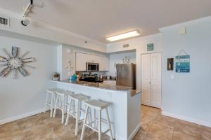 Gallery image of Shores of Panama 602 2 BR 2 Ba beachfront balcony in Panama City Beach
