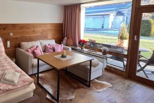 Istumisnurk majutusasutuses Studio Lofer mit Garten und Schwimmbad