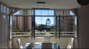 a dining room with a view of a large window at Bonito apartamento en Aguadulce in Aguadulce